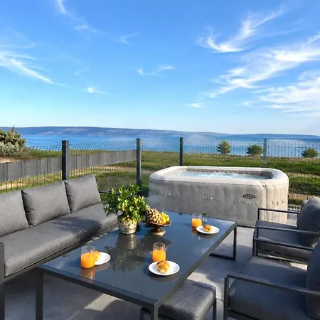 Diora Luxe Top-floor Seafront With Jacuzzi & Panoramic Sea View Apartment Split