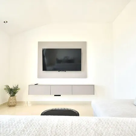 Diora Luxe Top-floor Seafront With Jacuzzi & Panoramic Sea View * Split