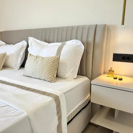 Diora Luxe Top-floor Seafront With Jacuzzi & Panoramic Sea View Apartment