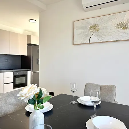 Apartment Diora Luxe Top-floor Seafront With Jacuzzi & Panoramic Sea View