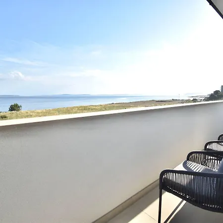 Diora Luxe Top-floor Seafront With Jacuzzi & Panoramic Sea View Apartment