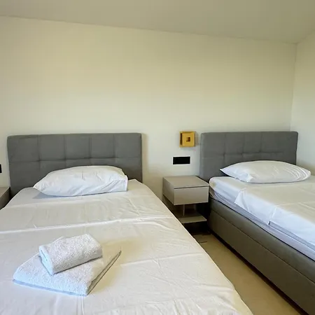 Diora Luxe Top-floor Seafront With Jacuzzi & Panoramic Sea View *