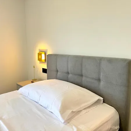 Diora Luxe Top-floor Seafront With Jacuzzi & Panoramic Sea View Apartment