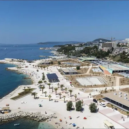 Diora Luxe Top-floor Seafront With Jacuzzi & Panoramic Sea View