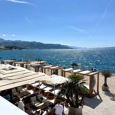 Diora Luxe Top-floor Seafront With Jacuzzi & Panoramic Sea View 公寓