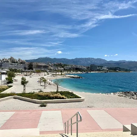 Diora Luxe Top-floor Seafront With Jacuzzi & Panoramic Sea View *